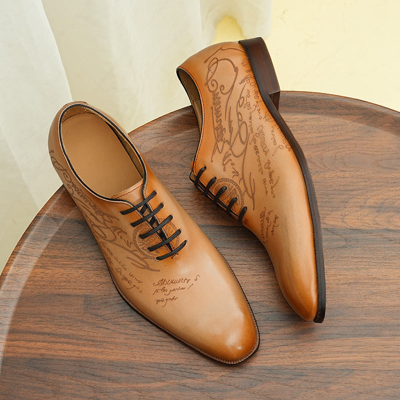 Desert Nomad: Oxford-Schuhe für Herren – Cognacfarbenes Leder mit Gravur