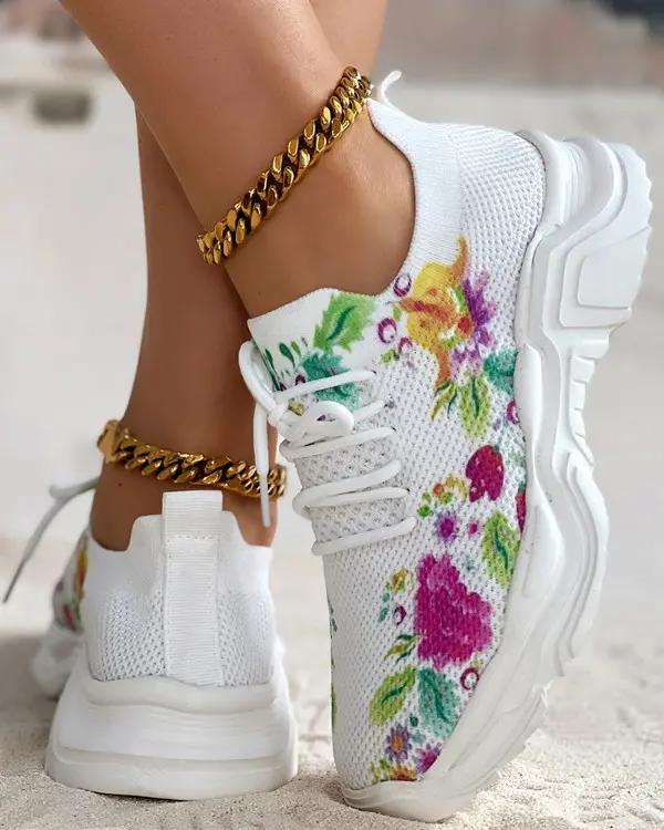 Ortopediske joggesko med blomstermønster som puster